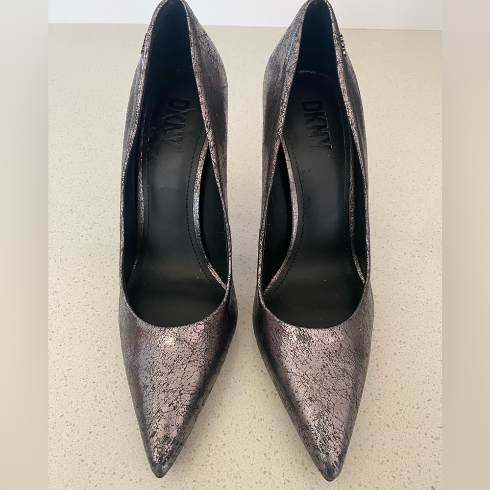 DKNY Carisa Pointed Toe Pump size 7.5
